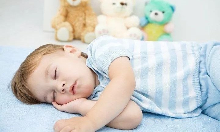 睡姿不正確會(huì)對脊柱側(cè)彎產(chǎn)生影響嗎？